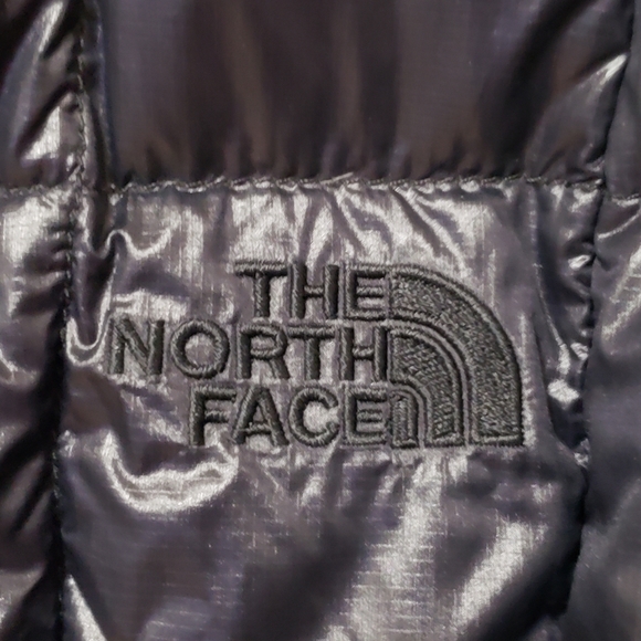 The North Face 550 Women's Puffer Jacket - Picture 4 of 11